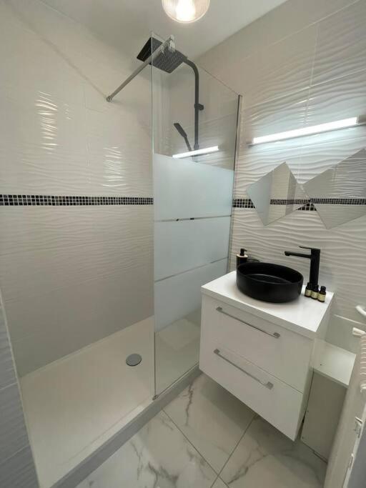 Appartement 2 Pieces, Salon Et Chambre, 44M2 Refait A Neuf 克利希 外观 照片